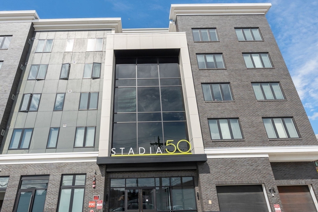 50 Hichborn St, Boston, Massachusetts, 2 Bedrooms Bedrooms, 3 Rooms Rooms,2 BathroomsBathrooms,Residential Lease,For Rent,Hichborn St,73444698