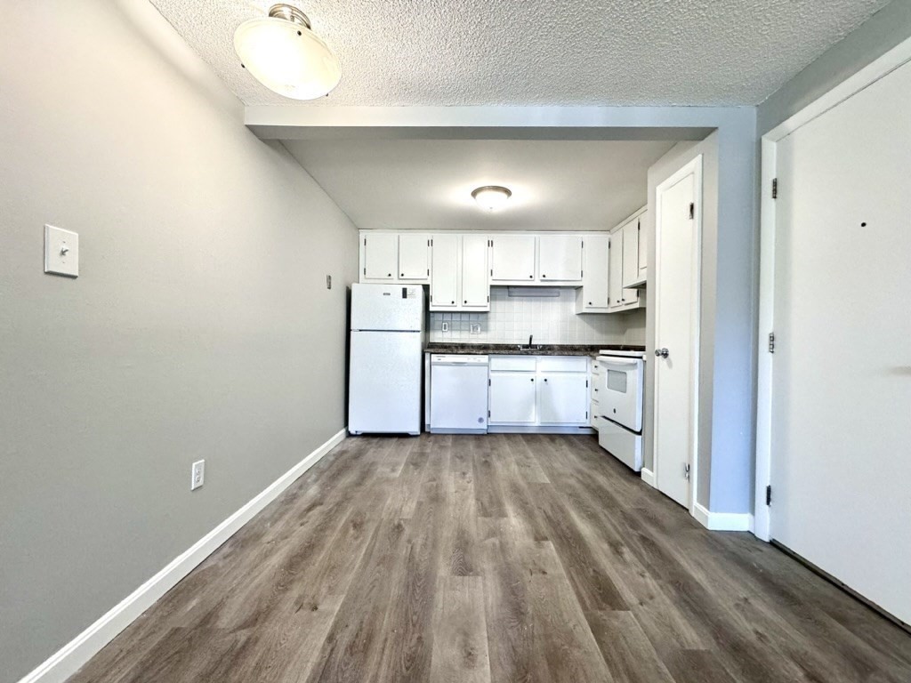 1 Old Colony Ln, Arlington, Massachusetts, 2 Bedrooms Bedrooms, 4 Rooms Rooms,1 BathroomBathrooms,Residential Lease,For Rent,Old Colony Ln,73444804