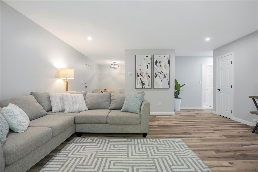 2 Chapel Hill Dr, Plymouth, Massachusetts, 2 Bedrooms Bedrooms, 4 Rooms Rooms,1 BathroomBathrooms,Residential,For Sale,Chapel Hill Dr,73420635