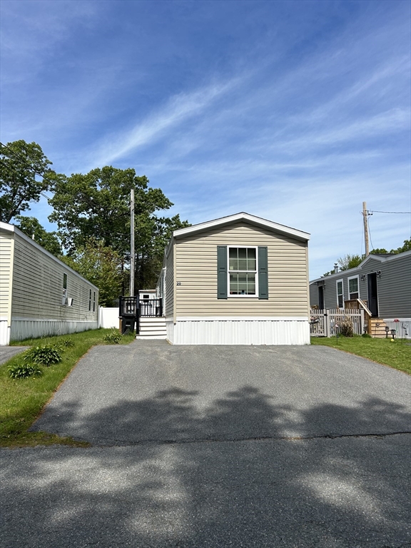 20 Upton St, Tewksbury, Massachusetts, 2 Bedrooms Bedrooms, 4 Rooms Rooms,2 BathroomsBathrooms,Residential,For Sale,Upton St,73382694