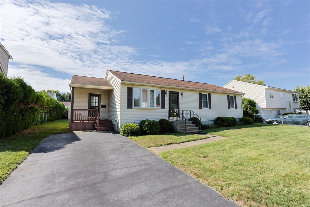 868 Phillips Rd, New Bedford, Massachusetts, 3 Bedrooms Bedrooms, 6 Rooms Rooms,2 BathroomsBathrooms,Residential,For Sale,Phillips Rd,73416809