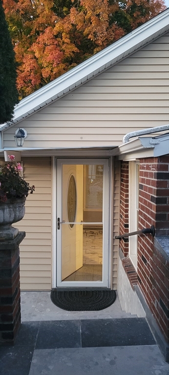 645 Beaver St, Waltham, Massachusetts, 1 Room Rooms,1 BathroomBathrooms,Residential Lease,For Rent,Beaver St,73444873