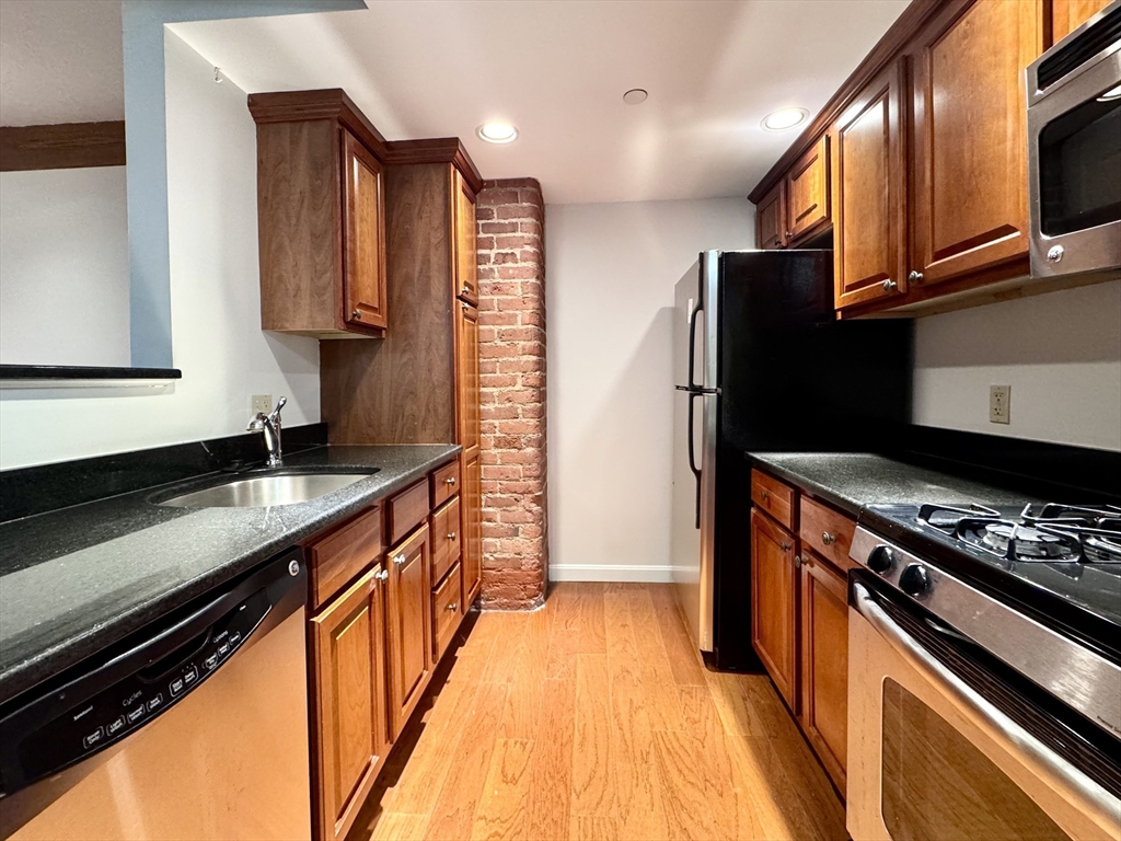 4 Bishop Street, Framingham, Massachusetts, 1 Bedroom Bedrooms, 3 Rooms Rooms,1 BathroomBathrooms,Residential Lease,For Rent,Bishop Street,73444910