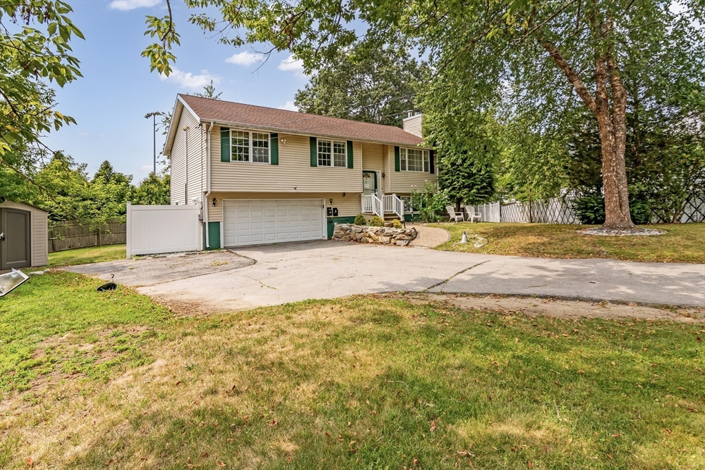 156 Mount Vernon St, Lawrence, Massachusetts, 3 Bedrooms Bedrooms, 6 Rooms Rooms,3 BathroomsBathrooms,Residential,For Sale,Mount Vernon St,73416003