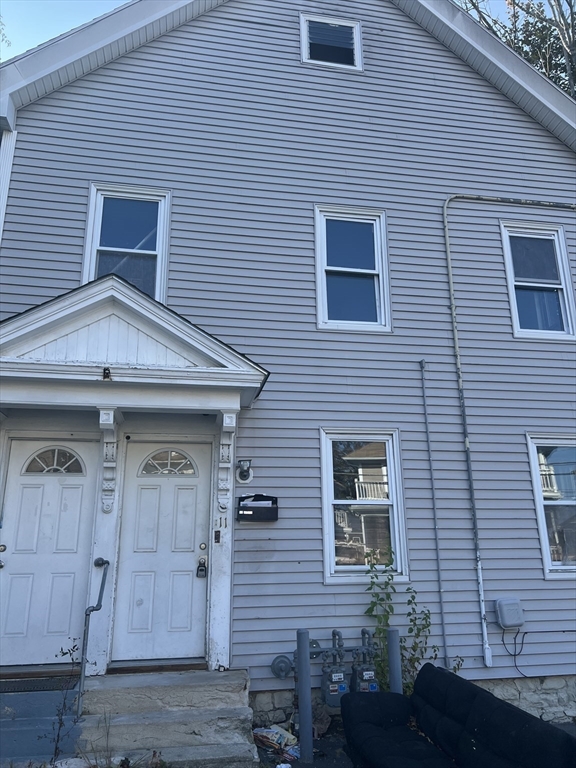 11-13 Brown St, Methuen, Massachusetts, 5 Bedrooms Bedrooms, 9 Rooms Rooms,2 BathroomsBathrooms,Residential Income,For Sale,Brown St,73436499