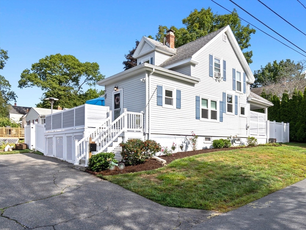 23 Lincoln Ave, Hamilton, Massachusetts, 3 Bedrooms Bedrooms, 6 Rooms Rooms,1 BathroomBathrooms,Residential,For Sale,Lincoln Ave,73427906