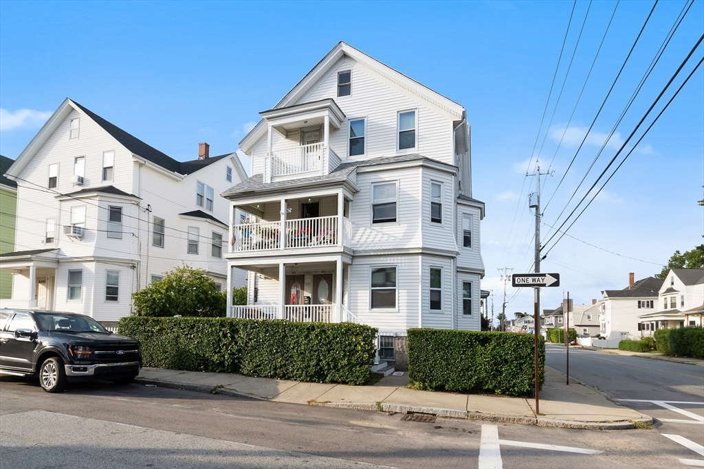 82 Summerfield St, Fall River, Massachusetts, 6 Bedrooms Bedrooms, 17 Rooms Rooms,3 BathroomsBathrooms,Residential Income,For Sale,Summerfield St,73430954