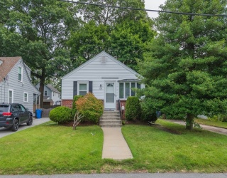 109 Fordson Ave, Cranston, Rhode Island, 3 Bedrooms Bedrooms, 5 Rooms Rooms,1 BathroomBathrooms,Residential,For Sale,Fordson Ave,73407362