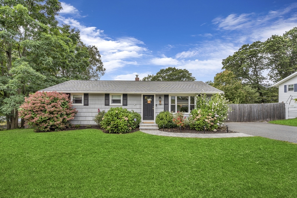 12 Arrowhead Rd, Bellingham, Massachusetts, 3 Bedrooms Bedrooms, 7 Rooms Rooms,2 BathroomsBathrooms,Residential,For Sale,Arrowhead Rd,73429773