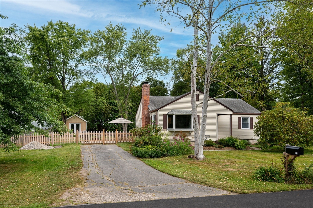 23 John St, Easthampton, Massachusetts, 3 Bedrooms Bedrooms, 5 Rooms Rooms,1 BathroomBathrooms,Residential,For Sale,John St,73424919