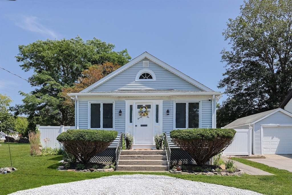 22 Louis Street, Swansea, Massachusetts, 3 Bedrooms Bedrooms, 10 Rooms Rooms,1 BathroomBathrooms,Residential,For Sale,Louis Street,73410507