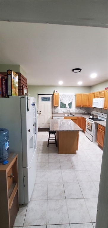 44 Clark Street, Lynn, Massachusetts, 3 Bedrooms Bedrooms, 3 Rooms Rooms,2 BathroomsBathrooms,Residential Lease,For Rent,Clark Street,73445219