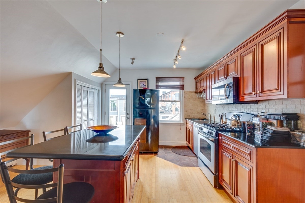 15 Grant St, Boston, Massachusetts, 1 Bedroom Bedrooms, 4 Rooms Rooms,1 BathroomBathrooms,Residential Lease,For Rent,Grant St,73440473