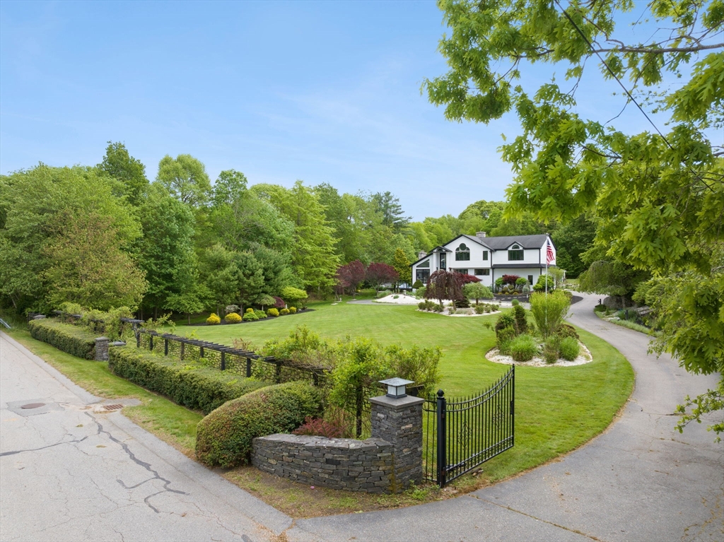 75 Narrows Rd, Freetown, Massachusetts, 4 Bedrooms Bedrooms, 11 Rooms Rooms,3.5 BathroomsBathrooms,Residential,For Sale,Narrows Rd,73378017