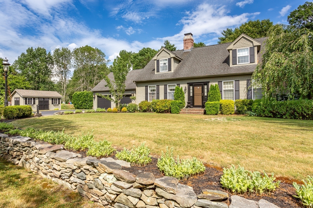 26 Meadowbrook Drive, East Bridgewater, Massachusetts, 4 Bedrooms Bedrooms, 7 Rooms Rooms,2.5 BathroomsBathrooms,Residential,For Sale,Meadowbrook Drive,73409087