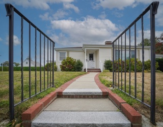 22 Smith St, Dartmouth, Massachusetts, 2 Bedrooms Bedrooms, 6 Rooms Rooms,1 BathroomBathrooms,Residential,For Sale,Smith St,73430308