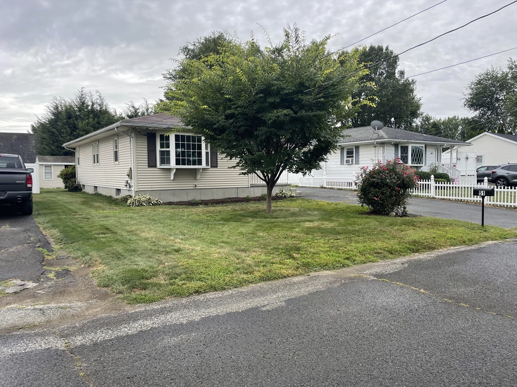 51 Beaumont Ave, Chicopee, Massachusetts, 3 Bedrooms Bedrooms, 6 Rooms Rooms,1 BathroomBathrooms,Residential,For Sale,Beaumont Ave,73445496