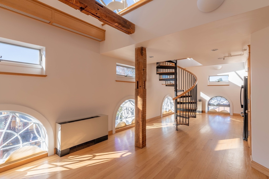 43 Center St, Northampton, Massachusetts, 1 Bedroom Bedrooms, 4 Rooms Rooms,1 BathroomBathrooms,Residential,For Sale,Center St,73445511