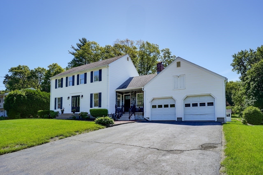 13 Woodland Dr, Hudson, Massachusetts, 4 Bedrooms Bedrooms, 9 Rooms Rooms,1.5 BathroomsBathrooms,Residential,For Sale,Woodland Dr,73407876