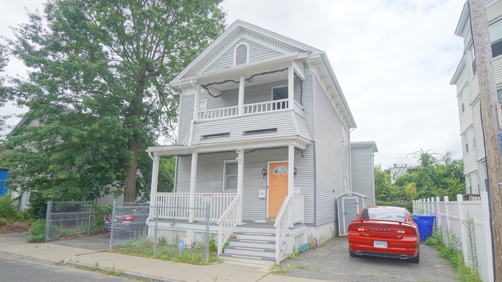 11 Spruce St, Springfield, Massachusetts, 4 Bedrooms Bedrooms, 8 Rooms Rooms,2 BathroomsBathrooms,Residential Income,For Sale,Spruce St,73405163