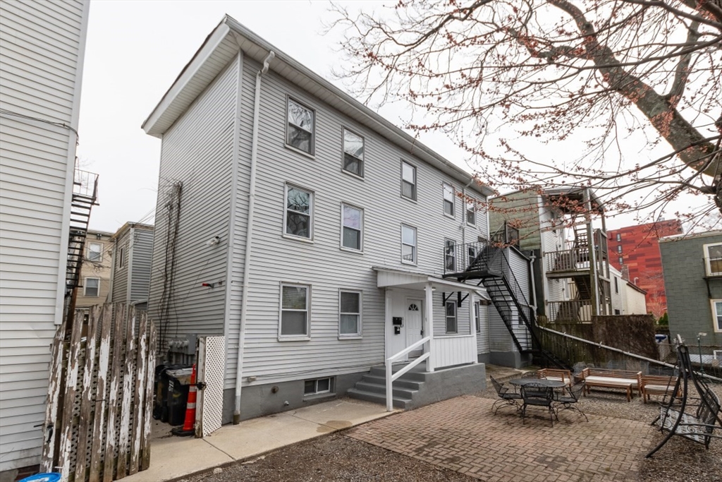 5 Eighth Street, Cambridge, Massachusetts, 6 Bedrooms Bedrooms, 12 Rooms Rooms,5 BathroomsBathrooms,Residential Income,For Sale,Eighth Street,73352186