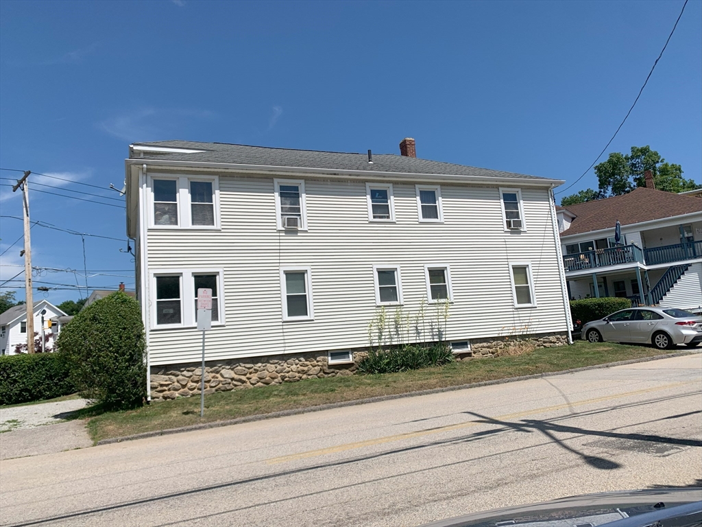 236 Charlton St, Southbridge, Massachusetts, 6 Bedrooms Bedrooms, 10 Rooms Rooms,2 BathroomsBathrooms,Residential Income,For Sale,Charlton St,73403679