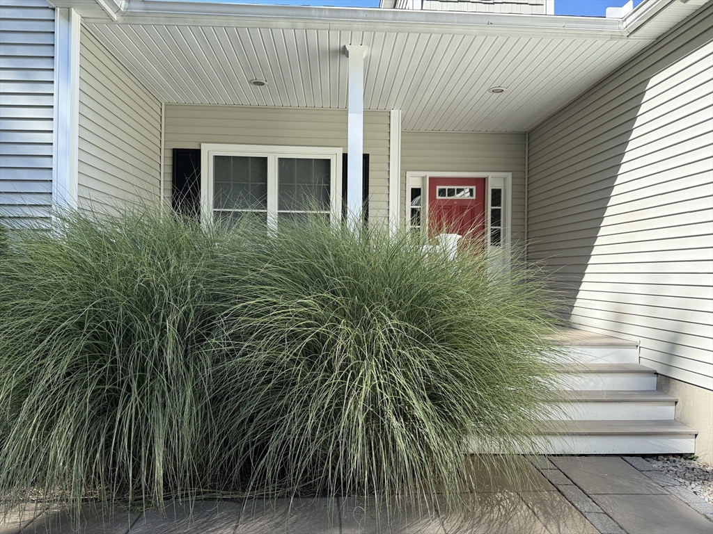 47 Northside Rd, Charlton, Massachusetts, 3 Bedrooms Bedrooms, 6 Rooms Rooms,4.5 BathroomsBathrooms,Residential,For Sale,Northside Rd,73412763