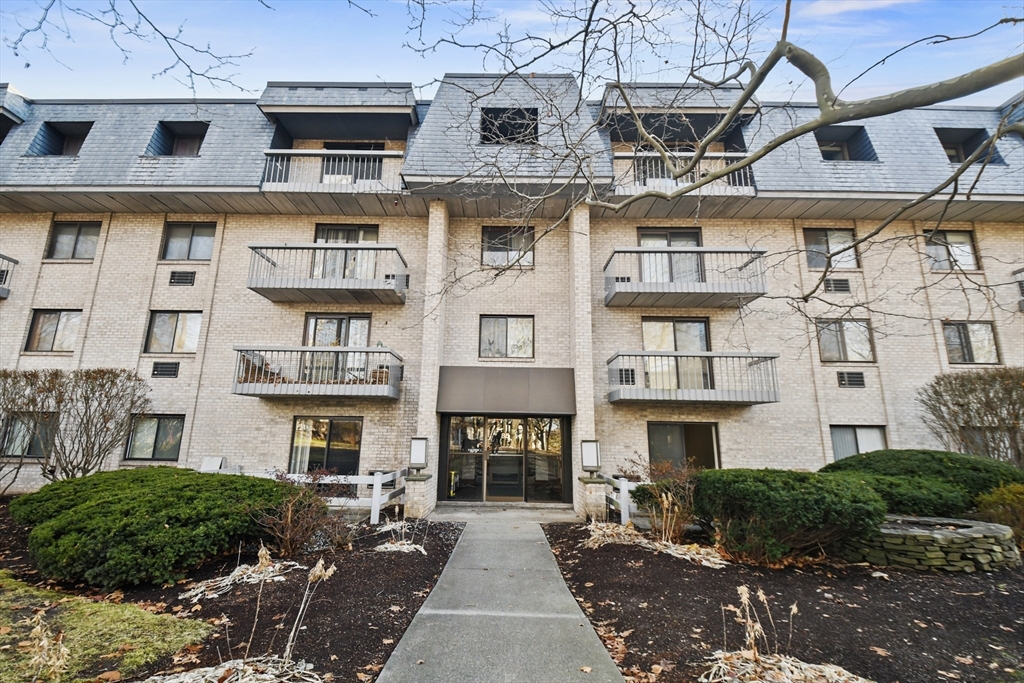 85 Commons Dr, Shrewsbury, Massachusetts, 2 Bedrooms Bedrooms, 4 Rooms Rooms,2 BathroomsBathrooms,Residential,For Sale,Commons Dr,73357023