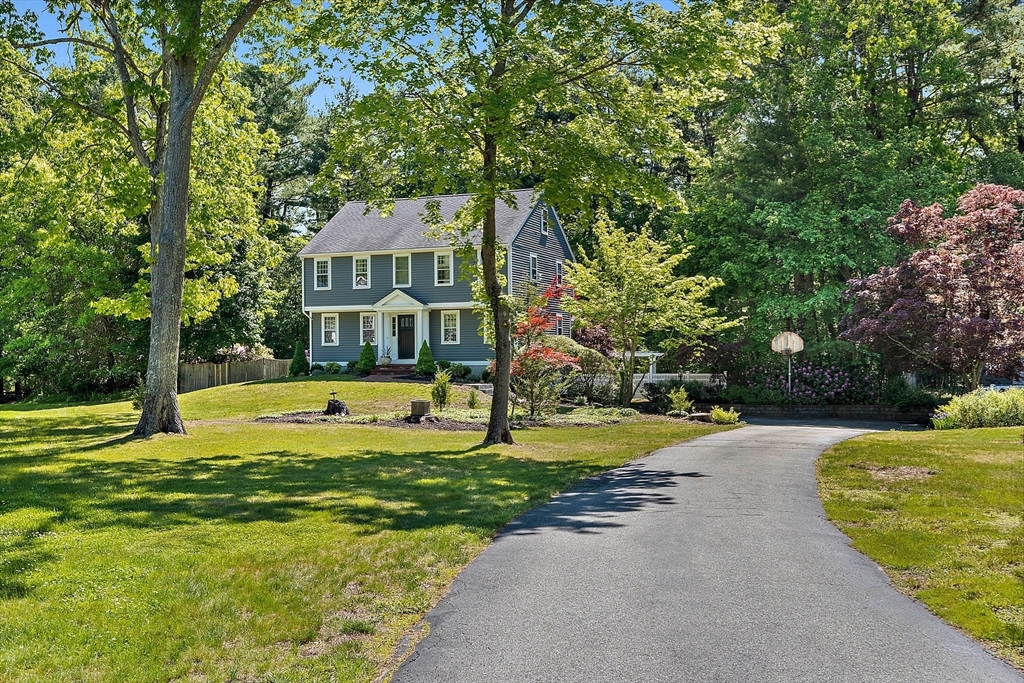 45 Elis Ln, Duxbury, Massachusetts, 4 Bedrooms Bedrooms, 9 Rooms Rooms,2.5 BathroomsBathrooms,Residential,For Sale,Elis Ln,73382323