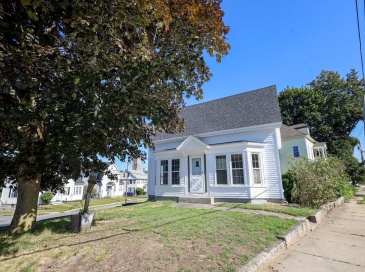 93 School St, Milford, Massachusetts, 5 Bedrooms Bedrooms, 9 Rooms Rooms,2 BathroomsBathrooms,Residential Lease,For Rent,School St,73419409