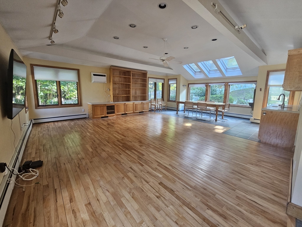 11 Renee Terrace, Newton, Massachusetts, 4 Bedrooms Bedrooms, 9 Rooms Rooms,3 BathroomsBathrooms,Residential Lease,For Rent,Renee Terrace,73387982