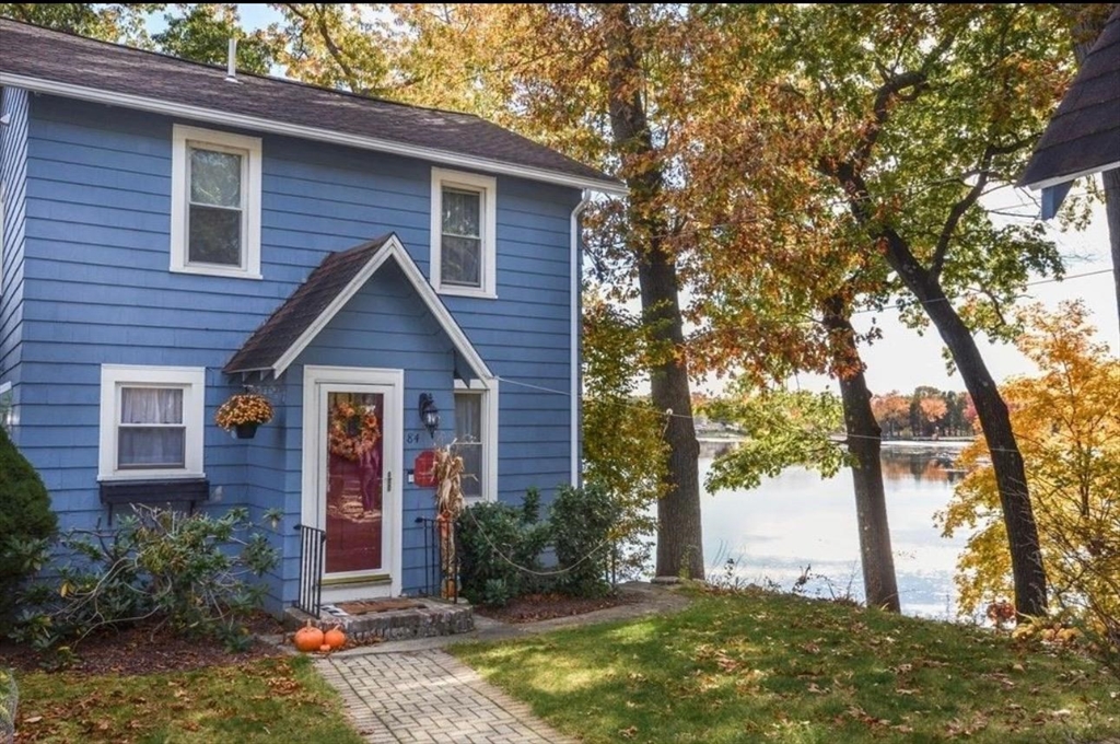 84 Lakeside Dr, Shrewsbury, Massachusetts, 3 Bedrooms Bedrooms, 6 Rooms Rooms,2 BathroomsBathrooms,Residential Lease,For Rent,Lakeside Dr,73433569