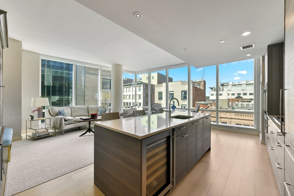 1 Franklin Street, Boston, Massachusetts, 2 Bedrooms Bedrooms, 4 Rooms Rooms,2 BathroomsBathrooms,Residential,For Sale,Franklin Street,73445655