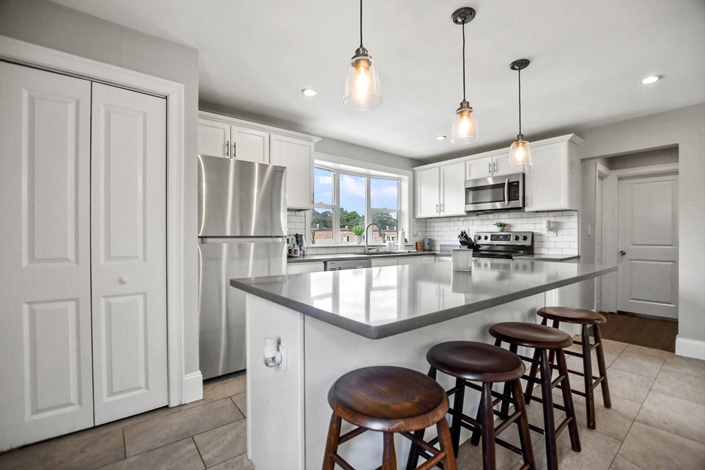 13 Town Hill St, Quincy, Massachusetts, 2 Bedrooms Bedrooms, 4 Rooms Rooms,1 BathroomBathrooms,Residential Lease,For Rent,Town Hill St,73445628