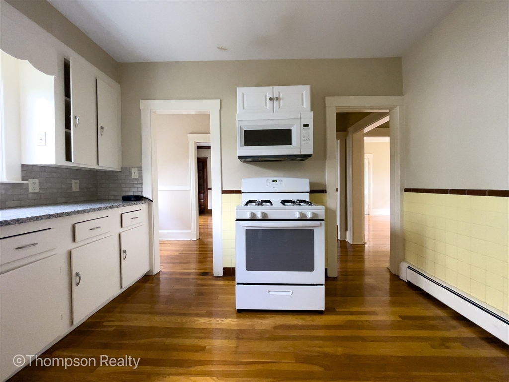 17 Amaranth St, Medford, Massachusetts, 2 Bedrooms Bedrooms, 5 Rooms Rooms,1 BathroomBathrooms,Residential Lease,For Rent,Amaranth St,73425395