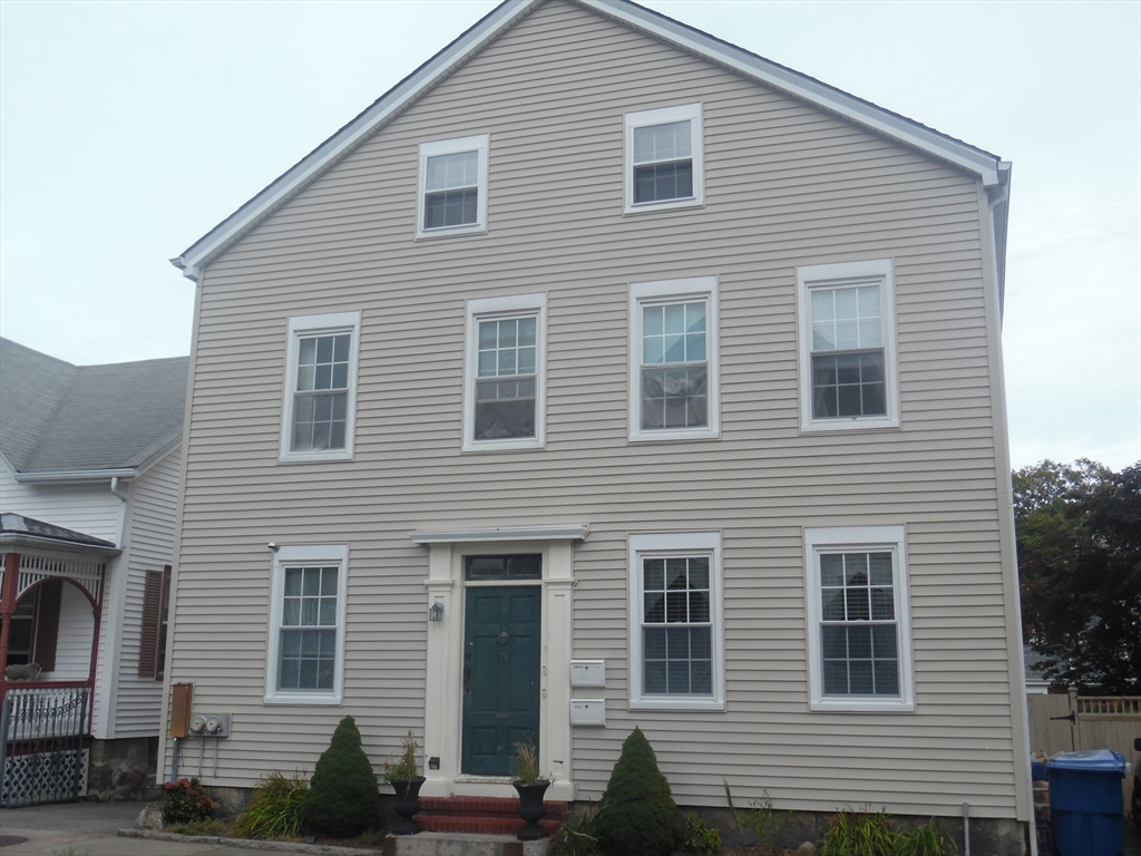 72 State Street, New Bedford, Massachusetts, 4 Bedrooms Bedrooms, 8 Rooms Rooms,2 BathroomsBathrooms,Residential Income,For Sale,State Street,73422026