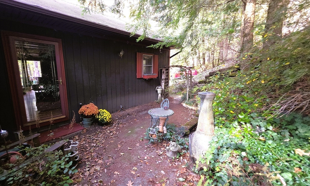 7 Hog Hollow Rd, Buckland, Massachusetts, 2 Bedrooms Bedrooms, 6 Rooms Rooms,1 BathroomBathrooms,Residential,For Sale,Hog Hollow Rd,73445750