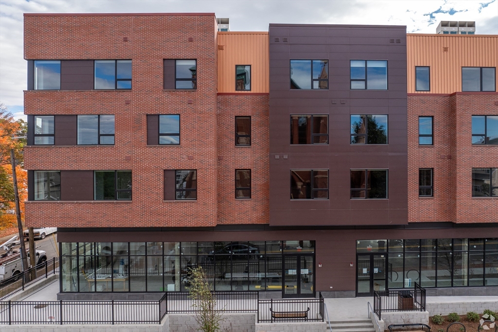 45 E Central Street, Natick, Massachusetts, 1 Bedroom Bedrooms, 3 Rooms Rooms,1 BathroomBathrooms,Residential Lease,For Rent,E Central Street,73445887