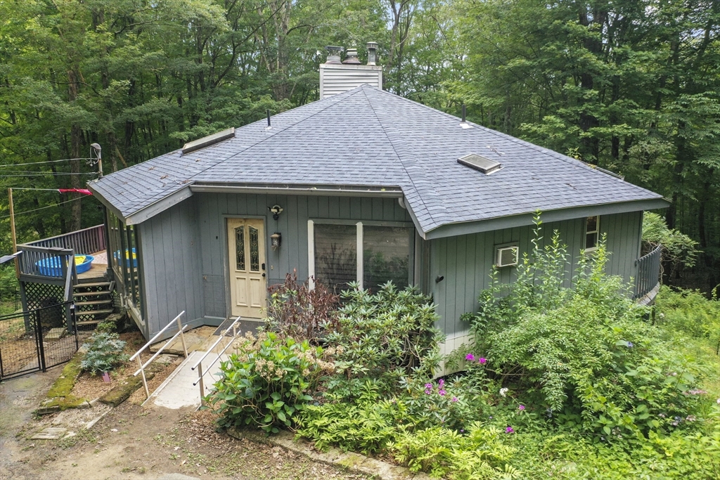 77 Vinton Road, Holland, Massachusetts, 2 Bedrooms Bedrooms, 6 Rooms Rooms,2 BathroomsBathrooms,Residential,For Sale,Vinton Road,73414930