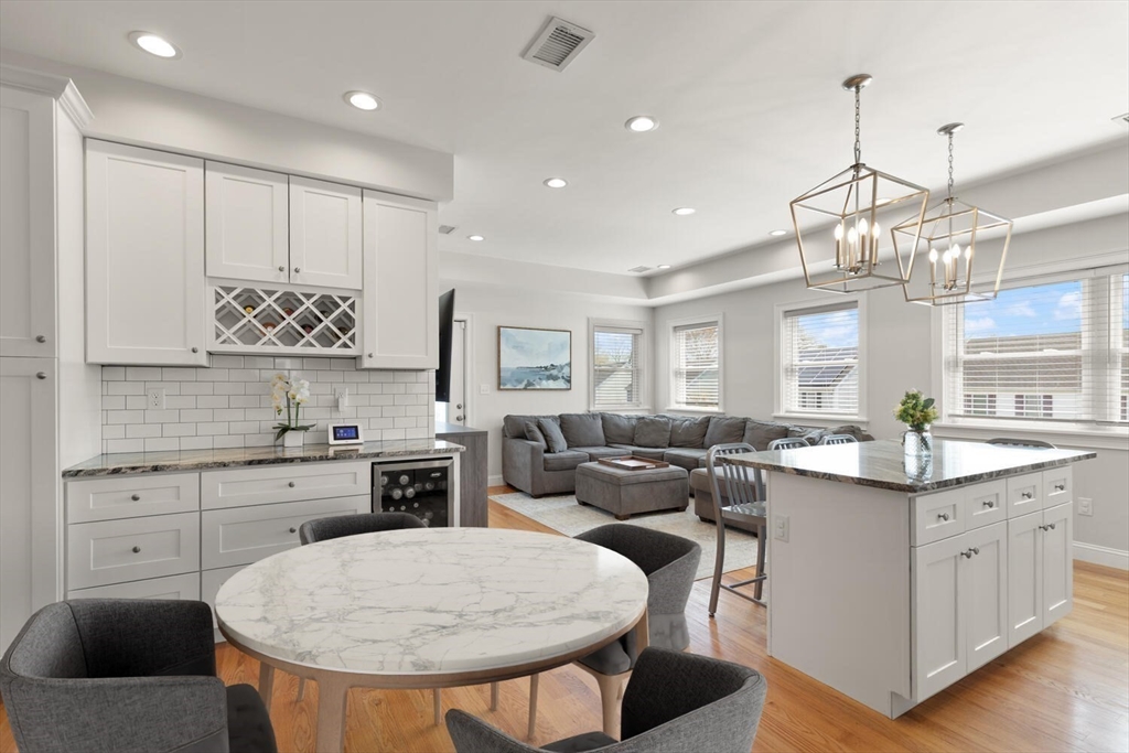 60 Starbird Ave, Boston, Massachusetts, 3 Bedrooms Bedrooms, 5 Rooms Rooms,3 BathroomsBathrooms,Residential,For Sale,Starbird Ave,73384912