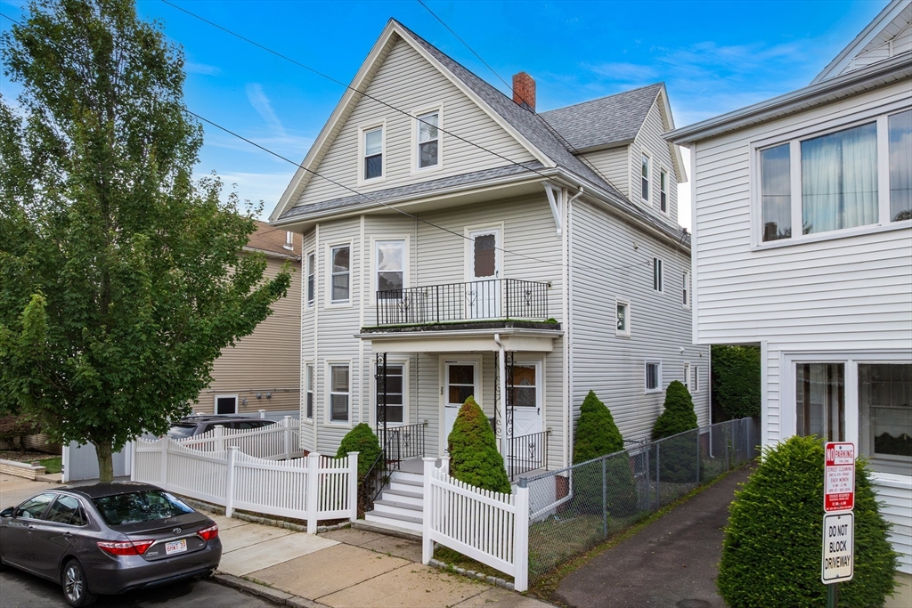 22 Belmont Park, Everett, Massachusetts, 5 Bedrooms Bedrooms, 11 Rooms Rooms,3.5 BathroomsBathrooms,Residential Income,For Sale,Belmont Park,73411734