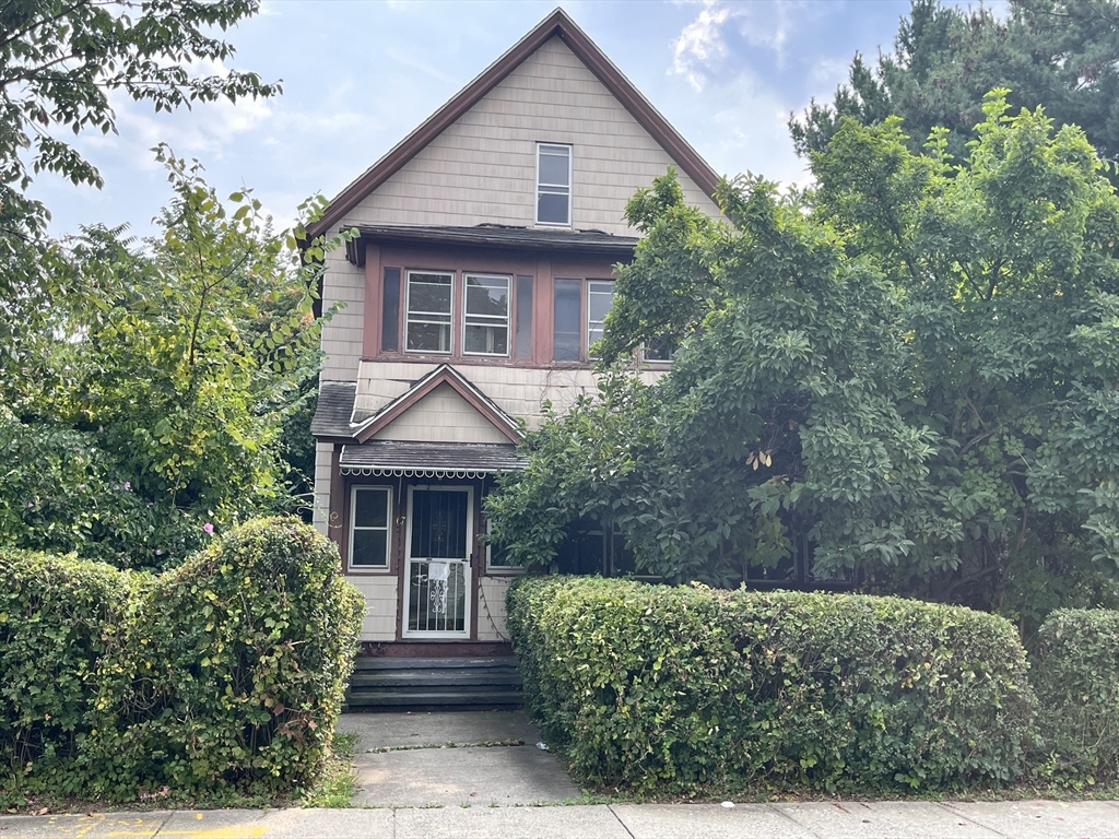 67 Manhattan Street, Springfield, Massachusetts, 4 Bedrooms Bedrooms, 10 Rooms Rooms,2 BathroomsBathrooms,Residential Income,For Sale,Manhattan Street,73427333