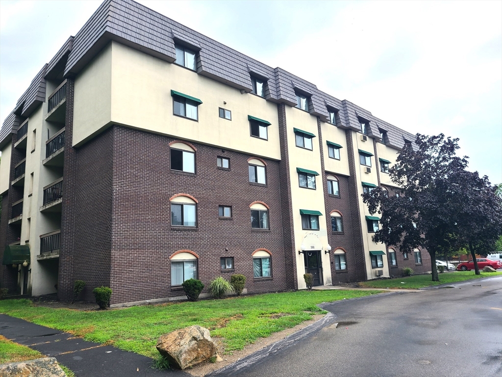 566 Washington Street, Weymouth, Massachusetts, 2 Bedrooms Bedrooms, 4 Rooms Rooms,1 BathroomBathrooms,Residential Lease,For Rent,Washington Street,73445991