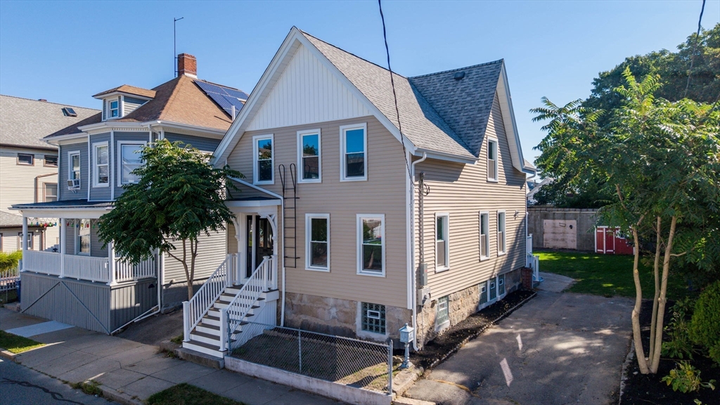 52 Shawmut Ave, New Bedford, Massachusetts, 5 Bedrooms Bedrooms, 11 Rooms Rooms,2 BathroomsBathrooms,Residential Income,For Sale,Shawmut Ave,73422831