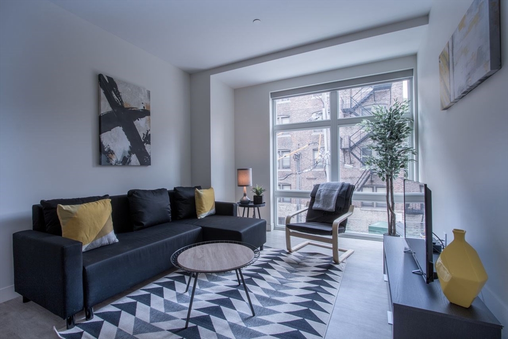 900 Beacon Street, Boston, Massachusetts, 1 Bedroom Bedrooms, 5 Rooms Rooms,1 BathroomBathrooms,Residential Lease,For Rent,Beacon Street,73446178