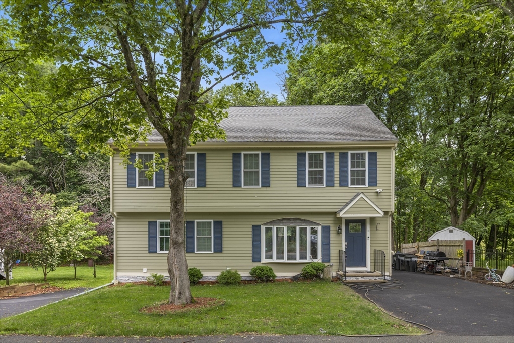 18-1/2 Cannon Hill Ave, Groveland, Massachusetts, 4 Bedrooms Bedrooms, 9 Rooms Rooms,3 BathroomsBathrooms,Residential,For Sale,Cannon Hill Ave,73396042