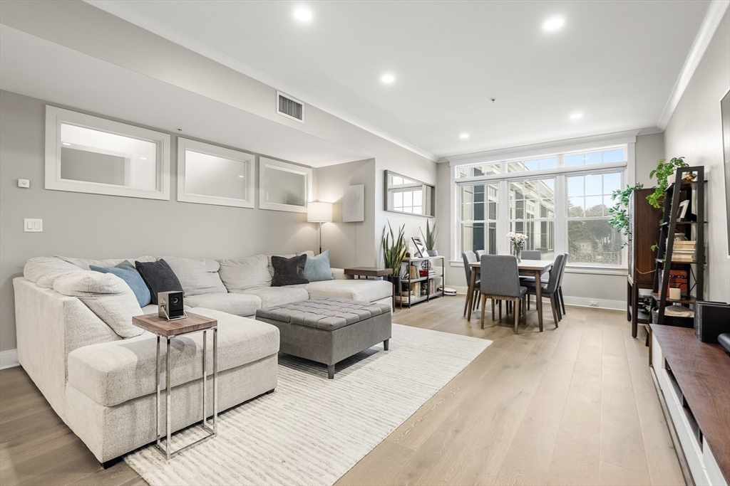 353 Summer, Somerville, Massachusetts, 2 Bedrooms Bedrooms, 5 Rooms Rooms,2 BathroomsBathrooms,Residential,For Sale,Summer,73446273