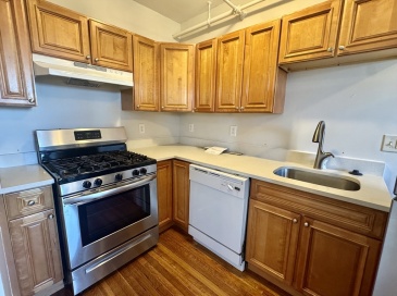 1615 Commonwealth Ave, Boston, Massachusetts, 2 Bedrooms Bedrooms, 3 Rooms Rooms,1 BathroomBathrooms,Residential Lease,For Rent,Commonwealth Ave,73446419