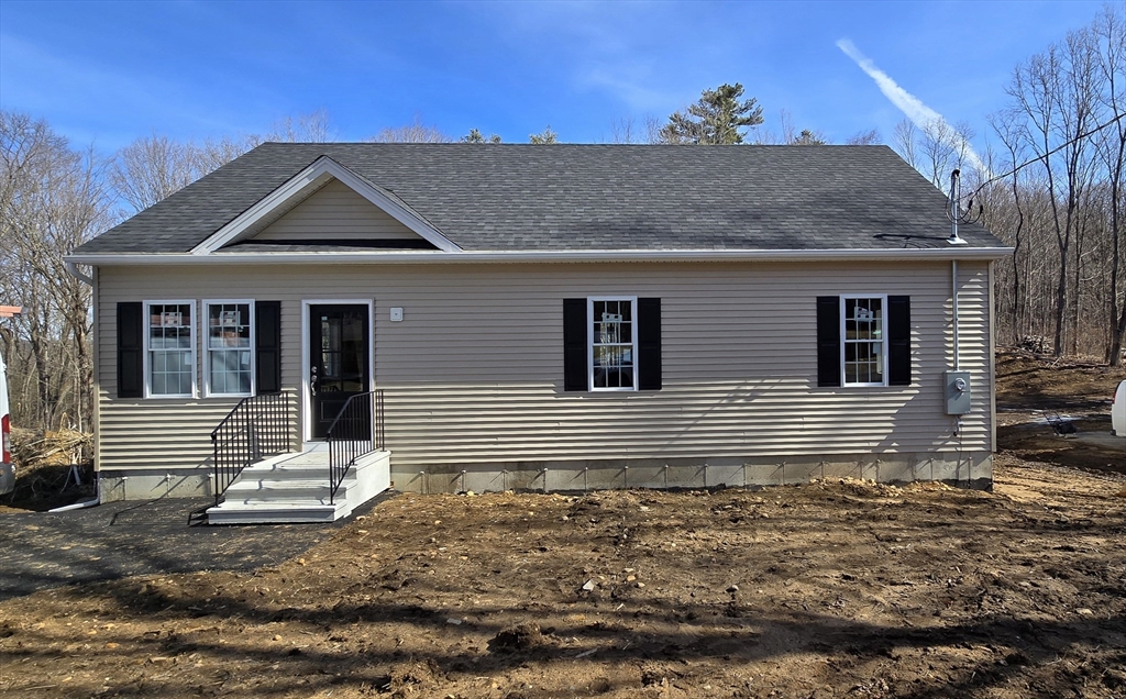 119 East Road, Warren, Massachusetts, 3 Bedrooms Bedrooms, 5 Rooms Rooms,2 BathroomsBathrooms,Residential,For Sale,East Road,73330363
