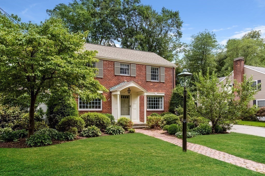 595 Laurel Street, Longmeadow, Massachusetts, 3 Bedrooms Bedrooms, 11 Rooms Rooms,2.5 BathroomsBathrooms,Residential,For Sale,Laurel Street,73421203